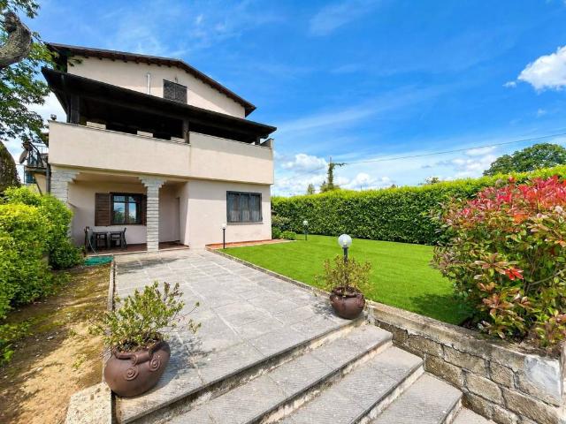 Appartamento in vendita a Ronciglione, Lazio