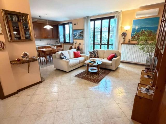 Appartamento in vendita a Rosate, Milano