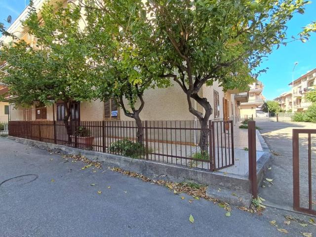 Appartamento in vendita a Marina di Roseto Capo Spulico, Calabria