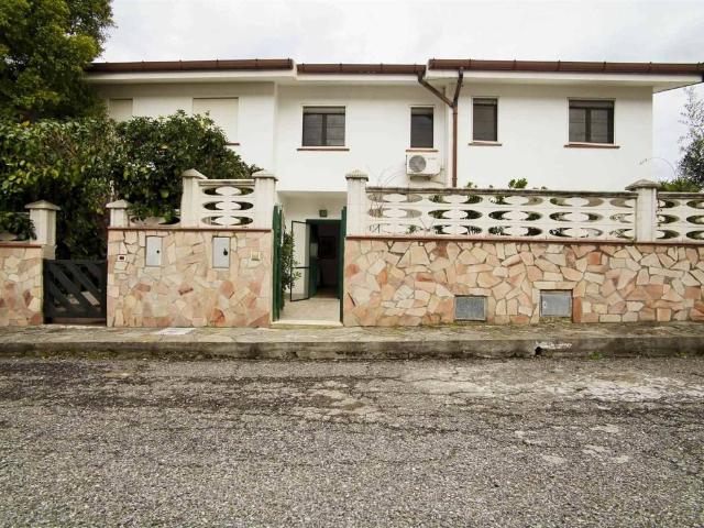 Appartamento in vendita a Marina di Roseto Capo Spulico, Calabria