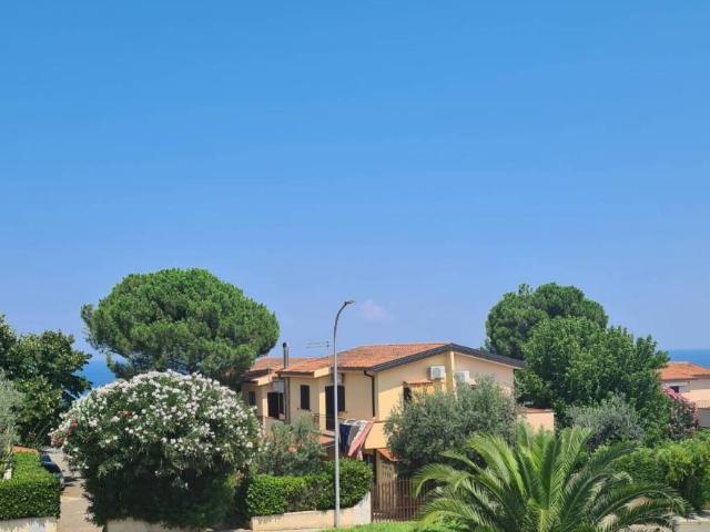 Appartamento in vendita a Marina di Roseto Capo Spulico, Calabria