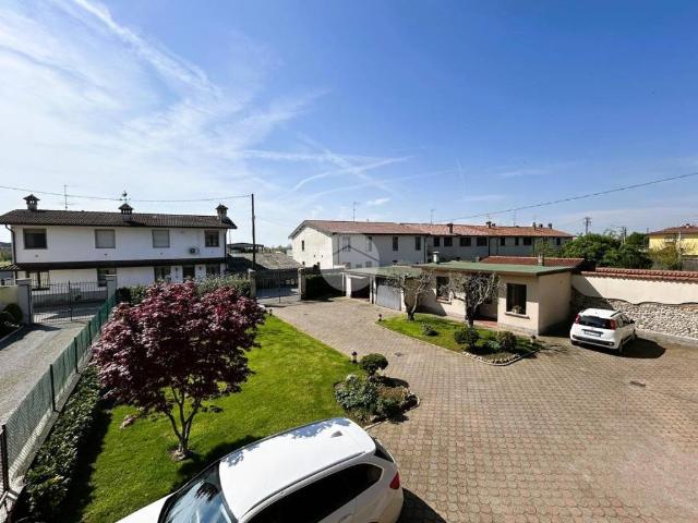 Appartamento in vendita a Villaggio Famiglia, Rovato
