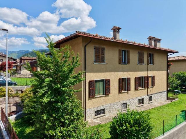 Appartamento in vendita a Rovetta, Lombardia