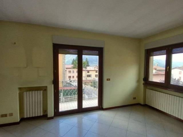 Appartamento in vendita a Rovetta, Lombardia