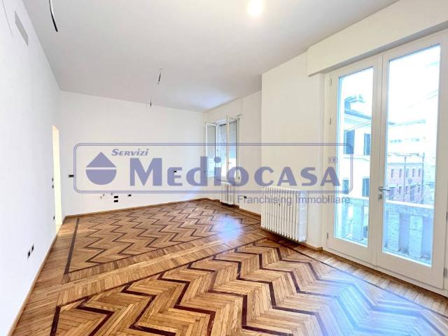 Appartamento in vendita a Rovigo, Veneto