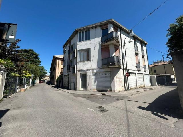 Appartamento in vendita a Rovigo, Veneto