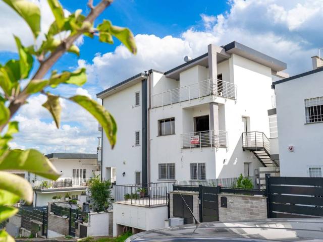 Appartamento in vendita a Monte Caminetto, Roma Capitale