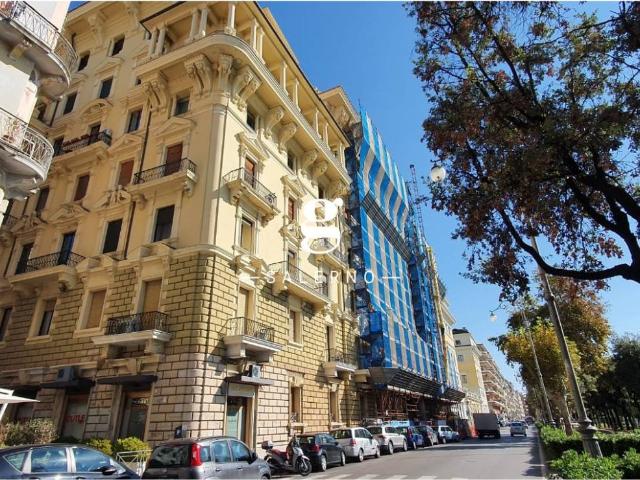 Appartamento in vendita a Salerno, Campania