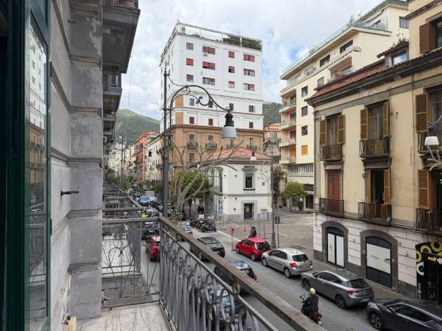Appartamento in vendita a Salerno, Campania