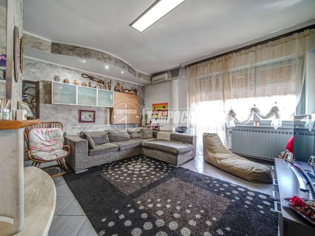 Appartamento in vendita a Samarate, Lombardia