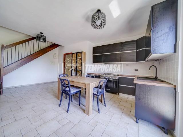 Appartamento in vendita a Samarate, Lombardia