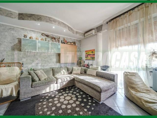 Appartamento in vendita a Samarate, Lombardia