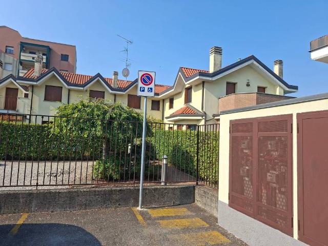 Appartamento in vendita a Samarate, Lombardia