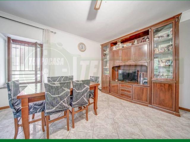 Appartamento in vendita a Samarate, Lombardia