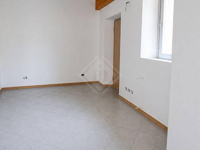 Appartamento in vendita a Samarate, Lombardia