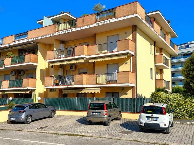 Appartamento in vendita a Marina di sotto, Marche