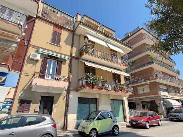 Appartamento in vendita a Marina centro, Marche