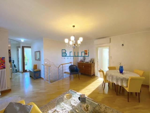 Appartamento in vendita a Paese Alto, Marche