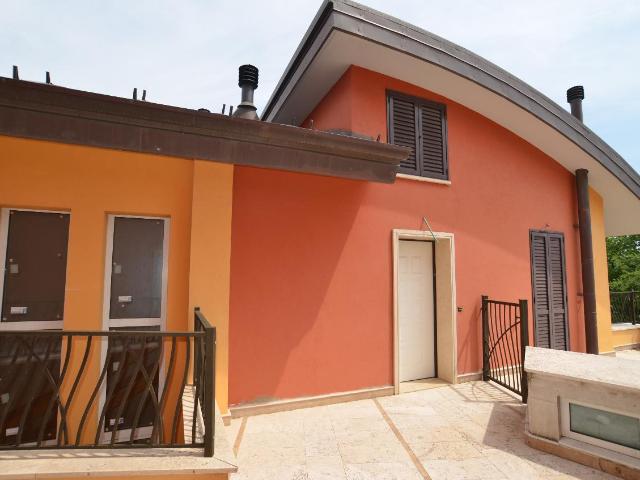 Appartamento in vendita a Paese Alto, Marche