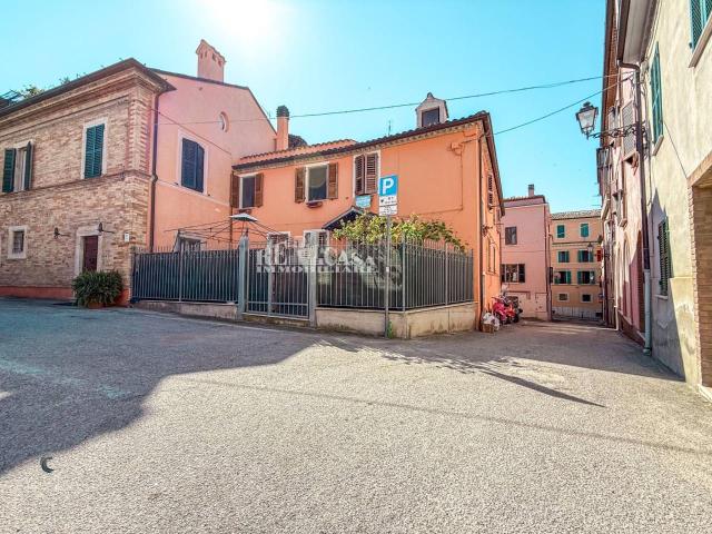 Appartamento in vendita a Paese Alto, Marche