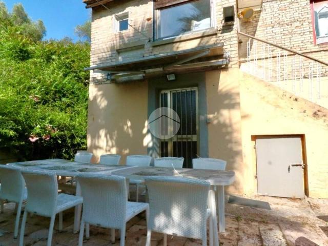 Villa Indipendente in vendita a Ponterotto, Marche