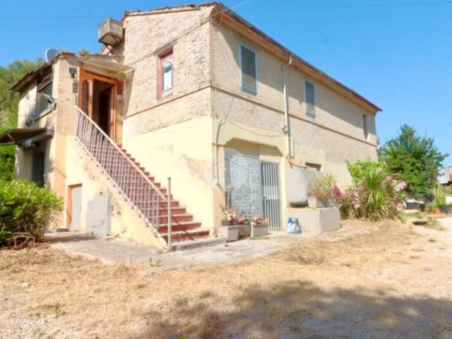 Villa Indipendente in vendita a Ponterotto, Marche