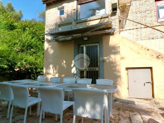 Villa Indipendente in vendita a Ponterotto, Marche