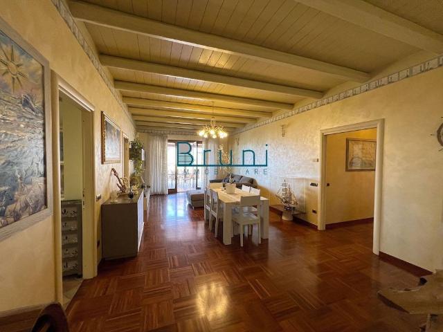 Appartamento in vendita a Marina di sotto, Marche