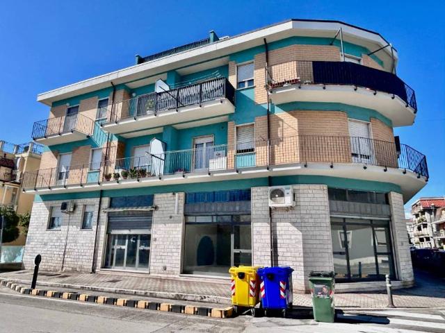 Appartamento in vendita a Porto d'Ascoli centro, Marche