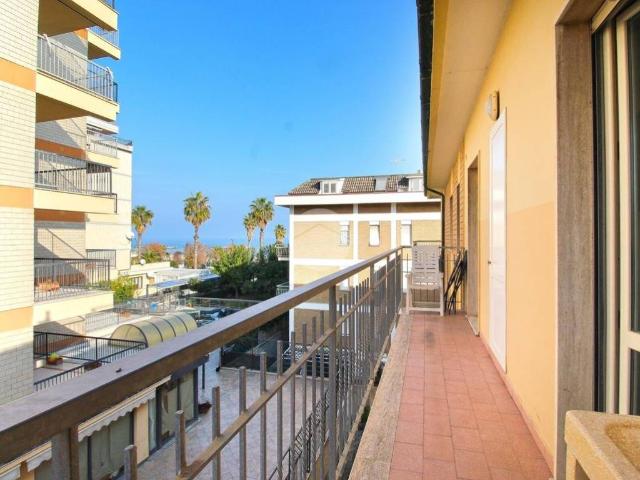 Appartamento in vendita a Mare, Marche