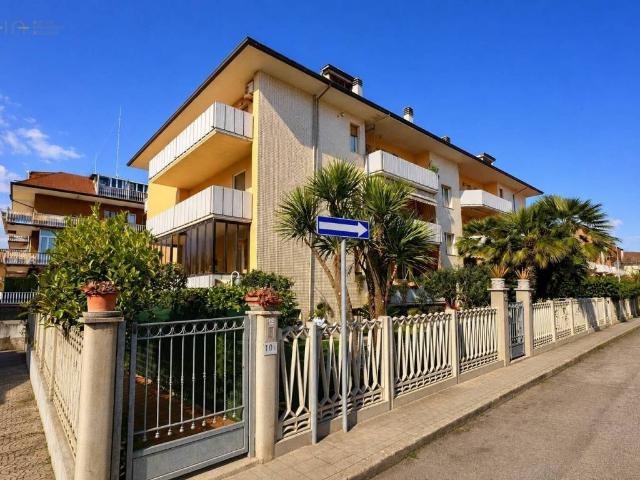 Appartamento in vendita a Sentina, Marche