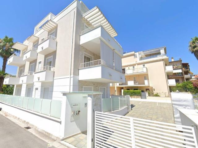Appartamento in vendita a Marina di sotto, Marche