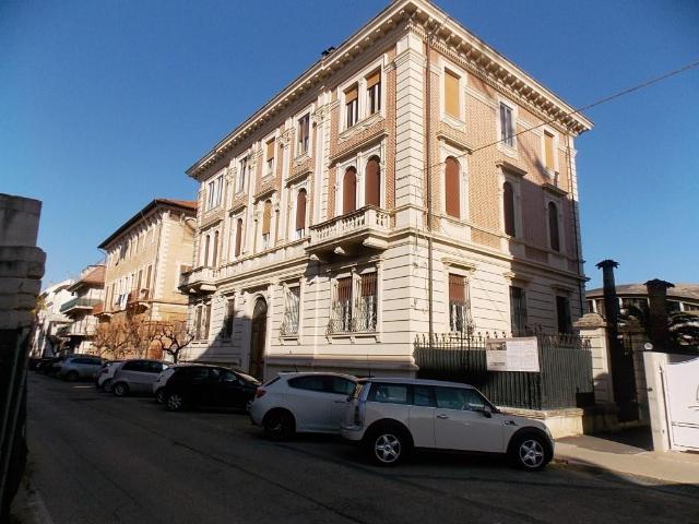 Appartamento in vendita a Marina centro, Marche