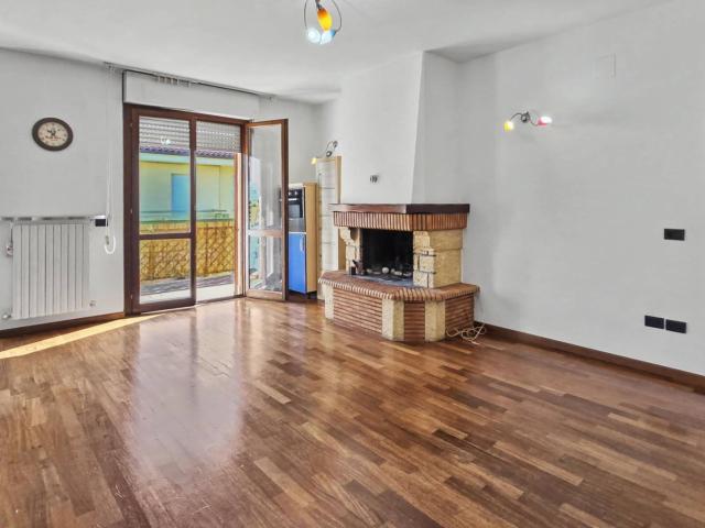 Appartamento in vendita a Paese Alto, Marche