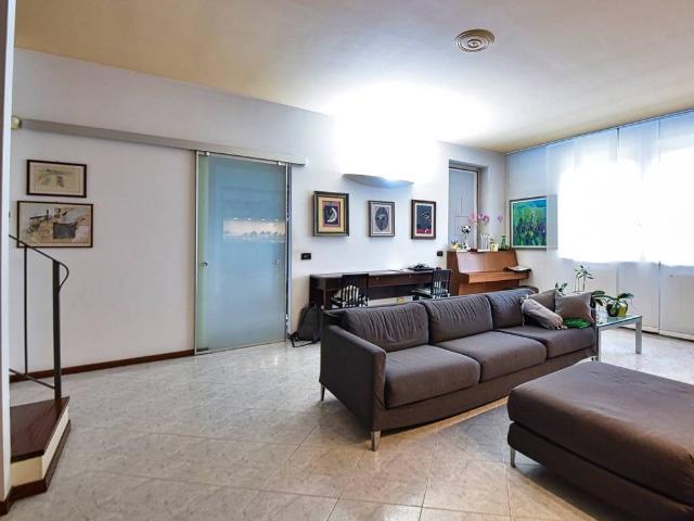 Appartamento in vendita a San Donato Milanese, Lombardia