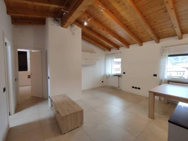 Appartamento in vendita a San Fermo Della Battaglia, Lombardia