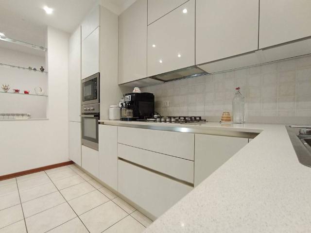 Appartamento in vendita a San Fermo Della Battaglia, Como