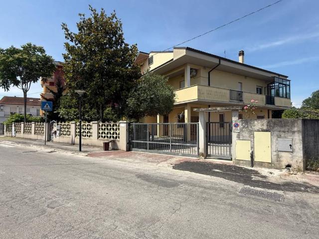 Appartamento in vendita a San Giovanni Teatino, Abruzzo
