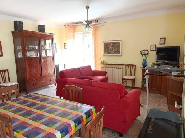 Appartamento in vendita a Settempeda, Marche