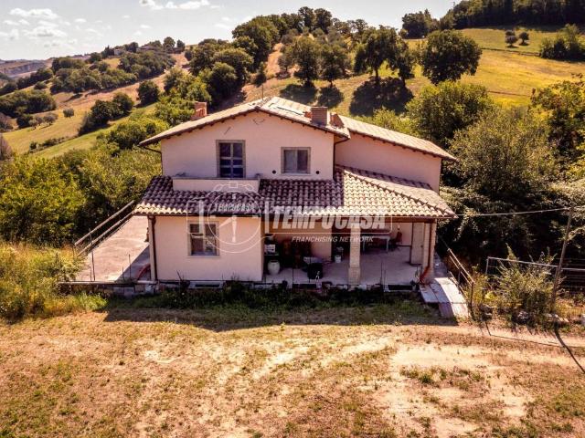 Appartamento in vendita a Settempeda, Marche