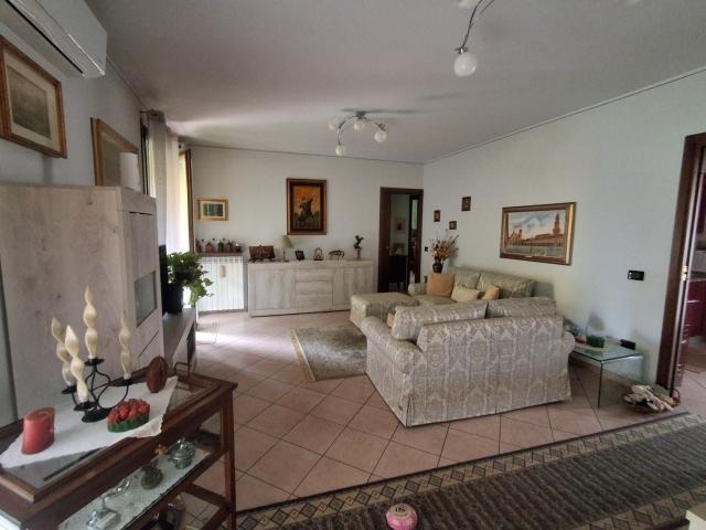 Appartamento in vendita a Santa Giuletta, Lombardia