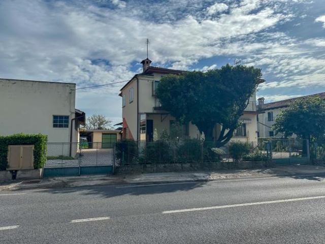 Appartamento in vendita a Santa Maria La Longa, Friuli-Venezia Giulia