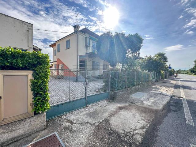 Appartamento in vendita a Santa Maria La Longa, Friuli-Venezia Giulia