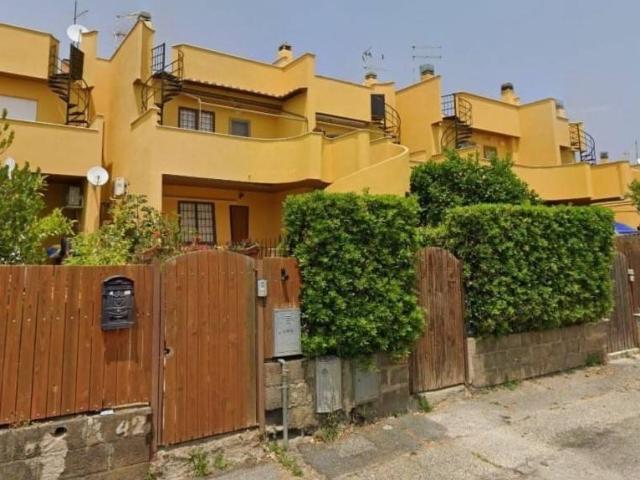 Appartamento in vendita a Colfiorito, Roma Capitale