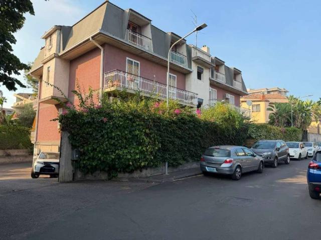 Appartamento in vendita a Sant'agata Li Battiati, Sicilia