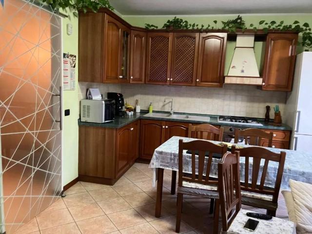 Appartamento in vendita a Lardirago, Lombardia