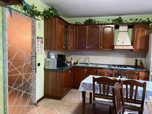 Appartamento in vendita a Lardirago, Lombardia