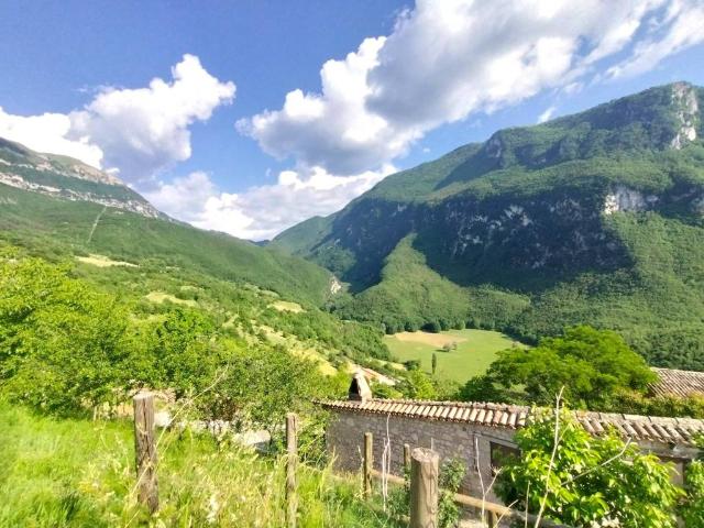 Appartamento in vendita a Sant'anatolia Di Narco, Umbria
