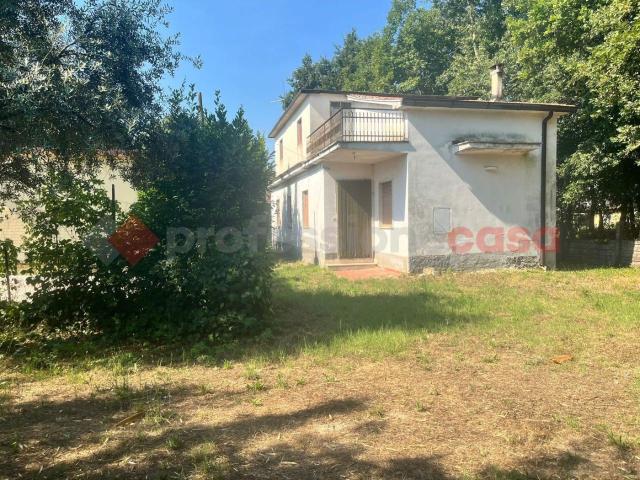Villa Indipendente in vendita a Sant'apollinare, Lazio