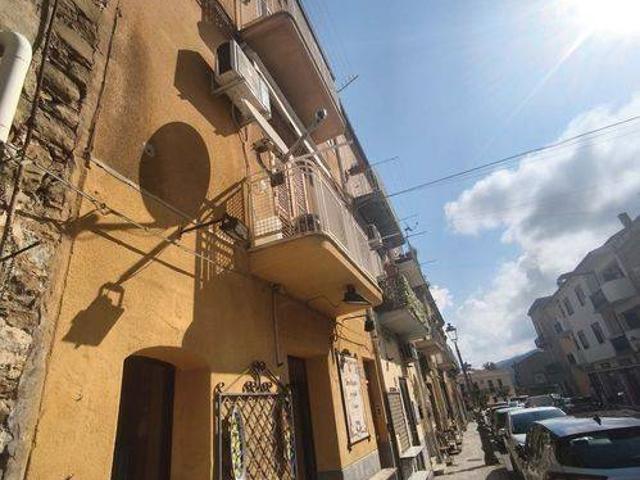 Appartamento in vendita a Santo Stefano Di Camastra, Sicilia